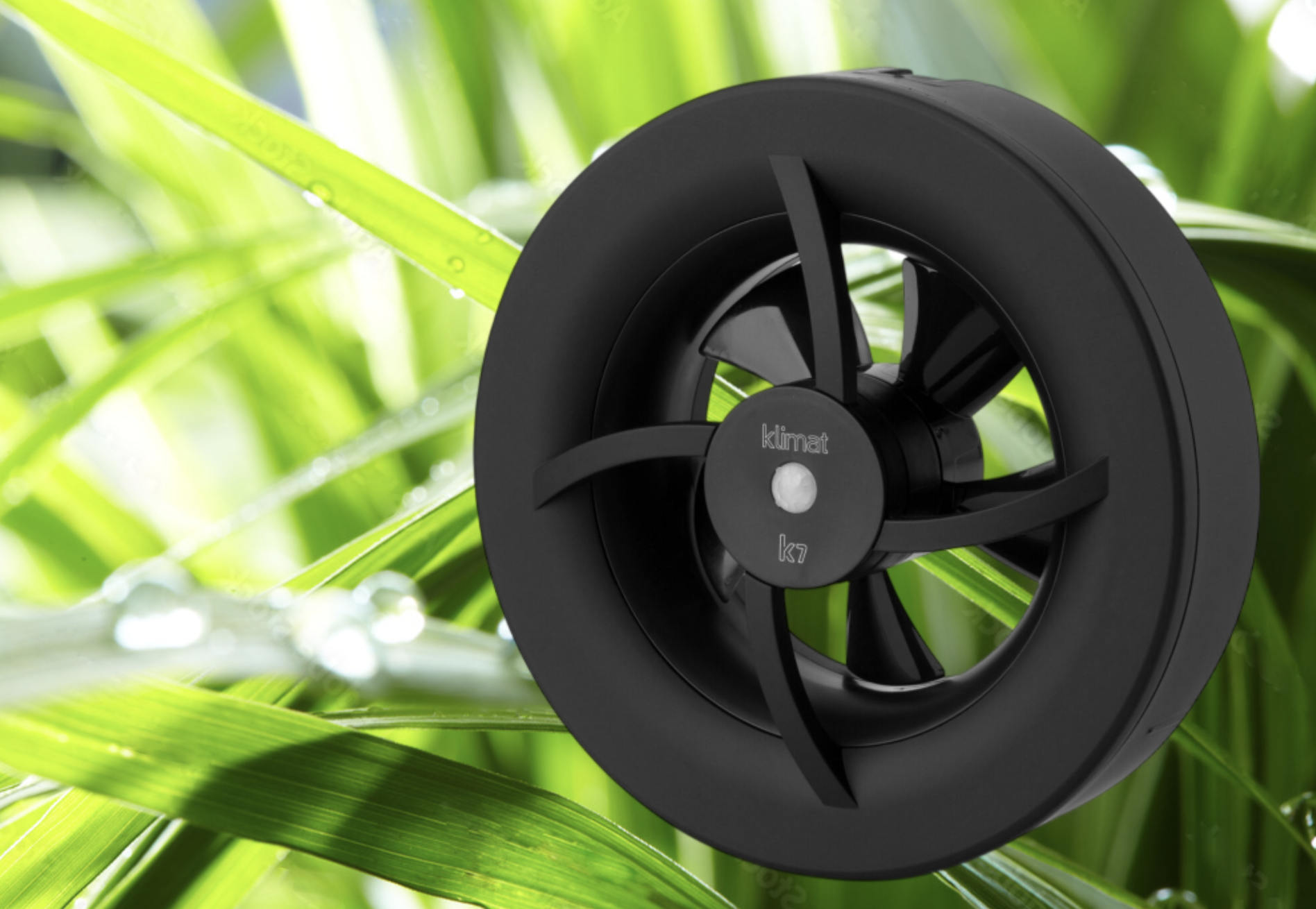 NUTIKAS JA ENERGIASÄÄSTLIK Suurepärane jõudlus, kõrge rõhuvõime ja madal müratase. Neli kiirust optimaalseks ventilatsiooniks, ise¬häälestuv niiskusjuhtimine, l